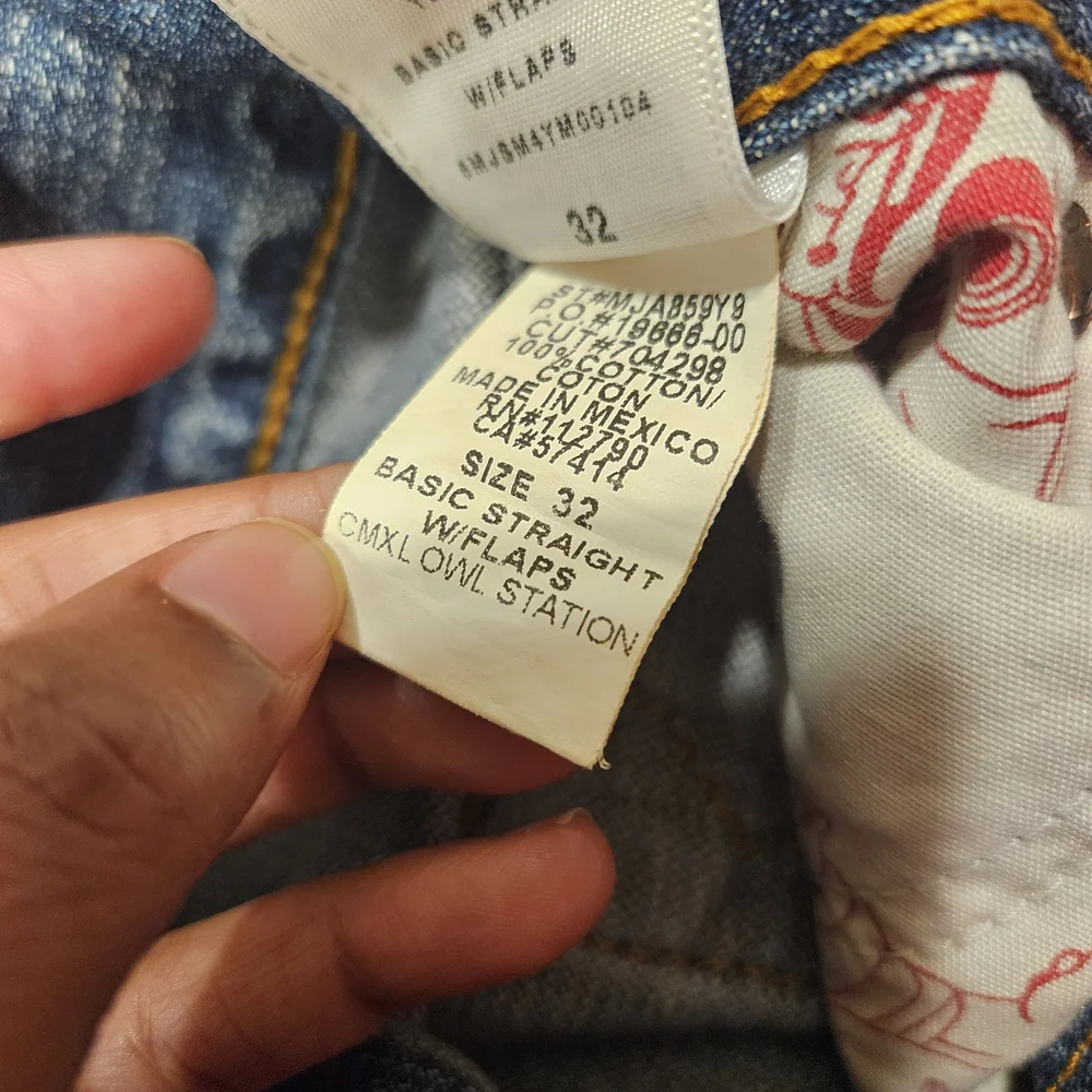True Religion Men's Distressed Blue Jeans - Picture 6 of 6